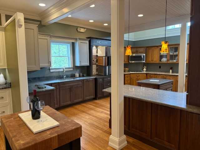 Muir Kitchen and Bath Showroom - Bedford