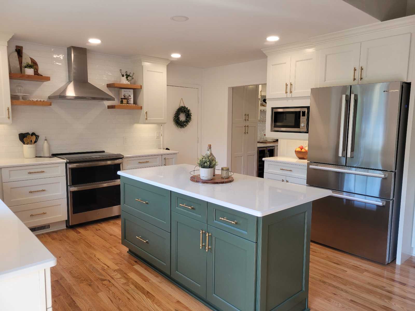 Fashion Floors & Cabinets